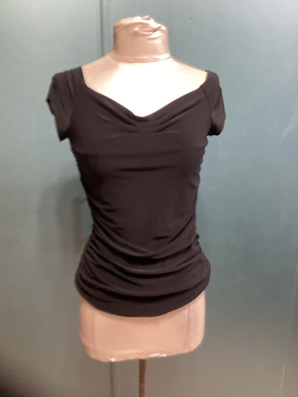 Cap sleeve ruched stretch top